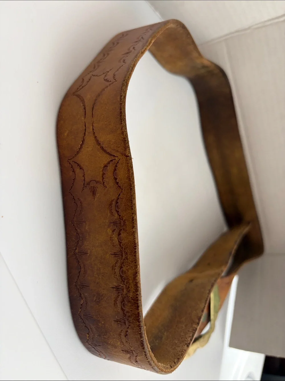 Women’s worn Brown Leather Western Belt with Scalloped Brass Buckle 33” -38”